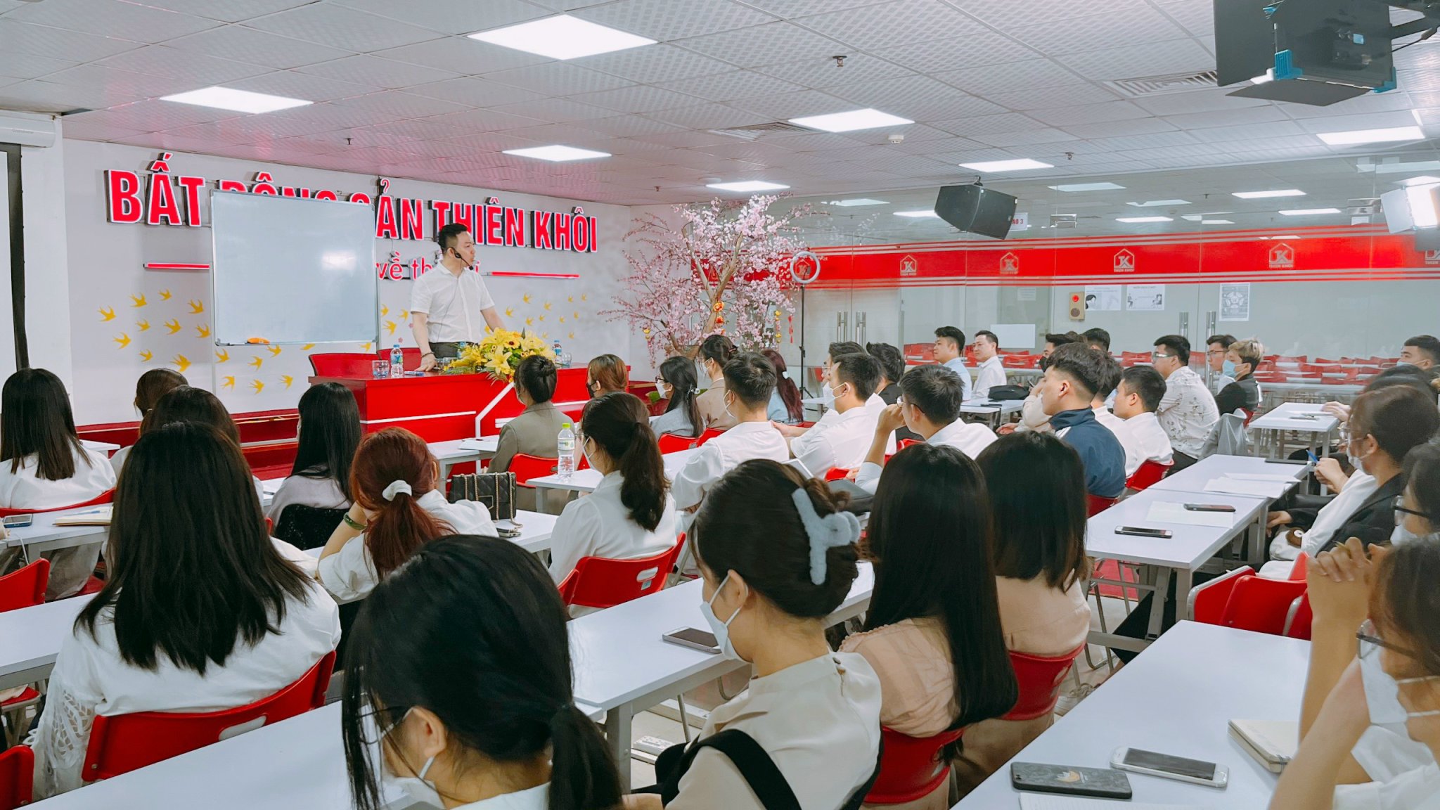 Có thể làm môi giới mà không có chứng chỉ hành nghề không?